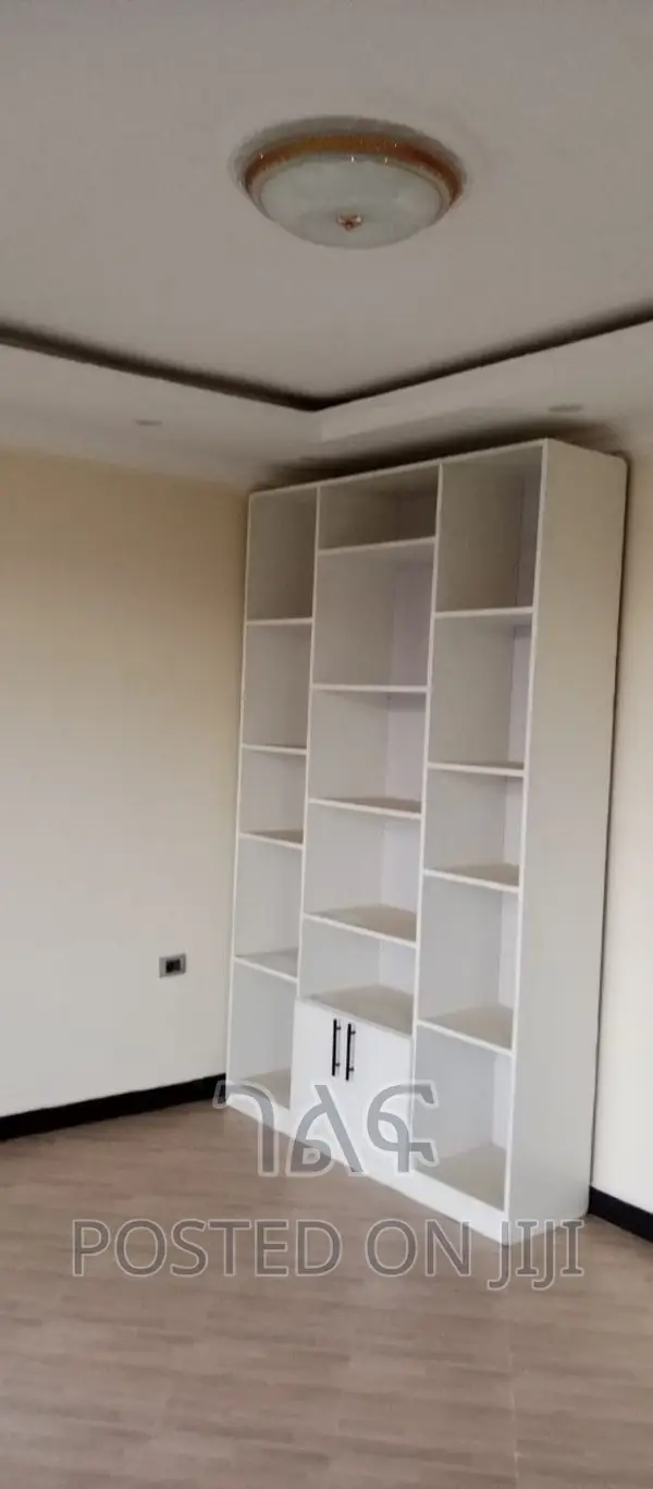 5bdrm House in የግል, Bole for sale