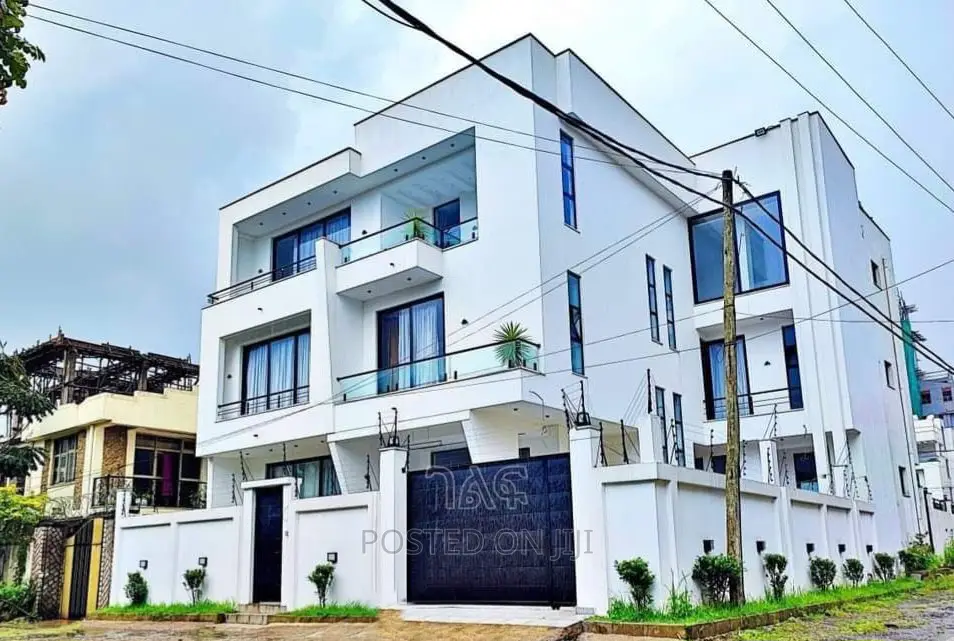 5bdrm House in የግል, Bole for sale