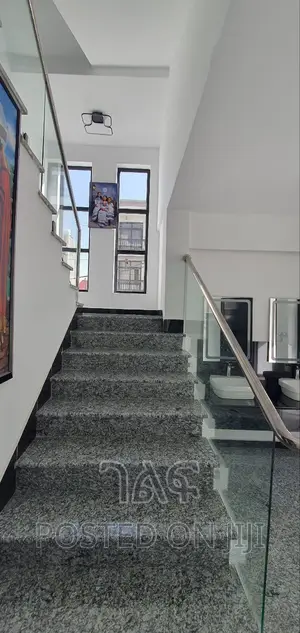 5bdrm House in የግል, Bole for sale