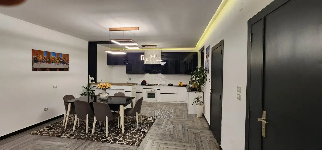 5bdrm House in የግል, Bole for sale