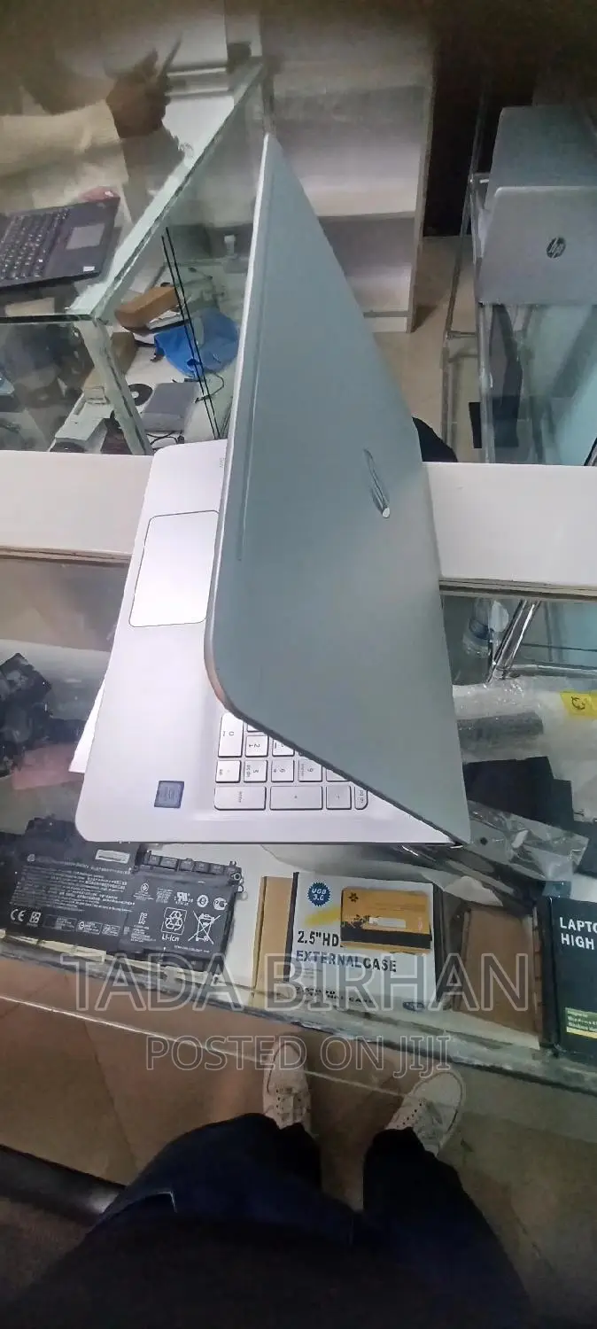 New Laptop HP 3125 4GB Intel Core I7 HDD+SSD 1T