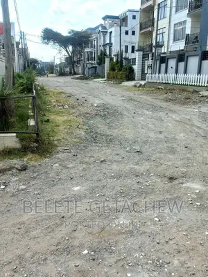 Photo - ለሽያጭ የወጣ የሊዝ ቦታ አያት አደባባይ አካባቢ