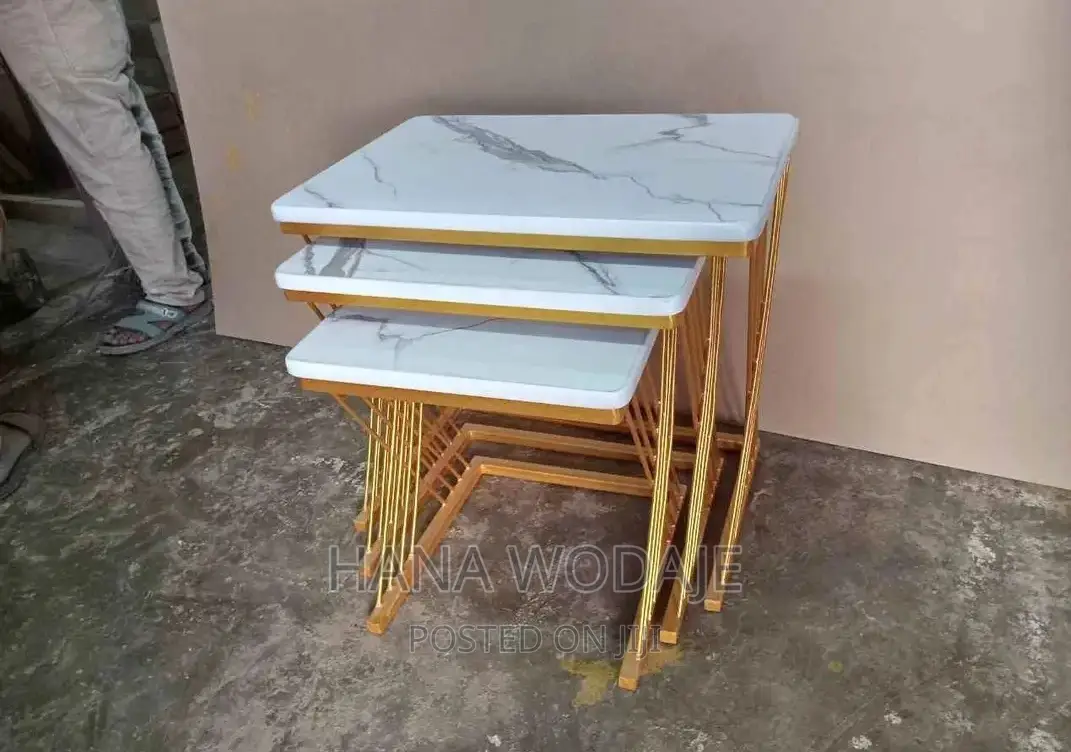 ባለ 3 የሆኑ ኮፊ ቴብሎች