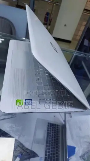 New Laptop HP Pavilion 10 8GB Intel Core I5 HDD 1T