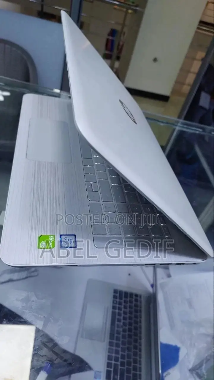 New Laptop HP Pavilion 10 8GB Intel Core I5 HDD 1T