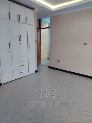 3bdrm Apartment in ቅንጡ 40/60 ሁሉንም ነገር, Bole for sale