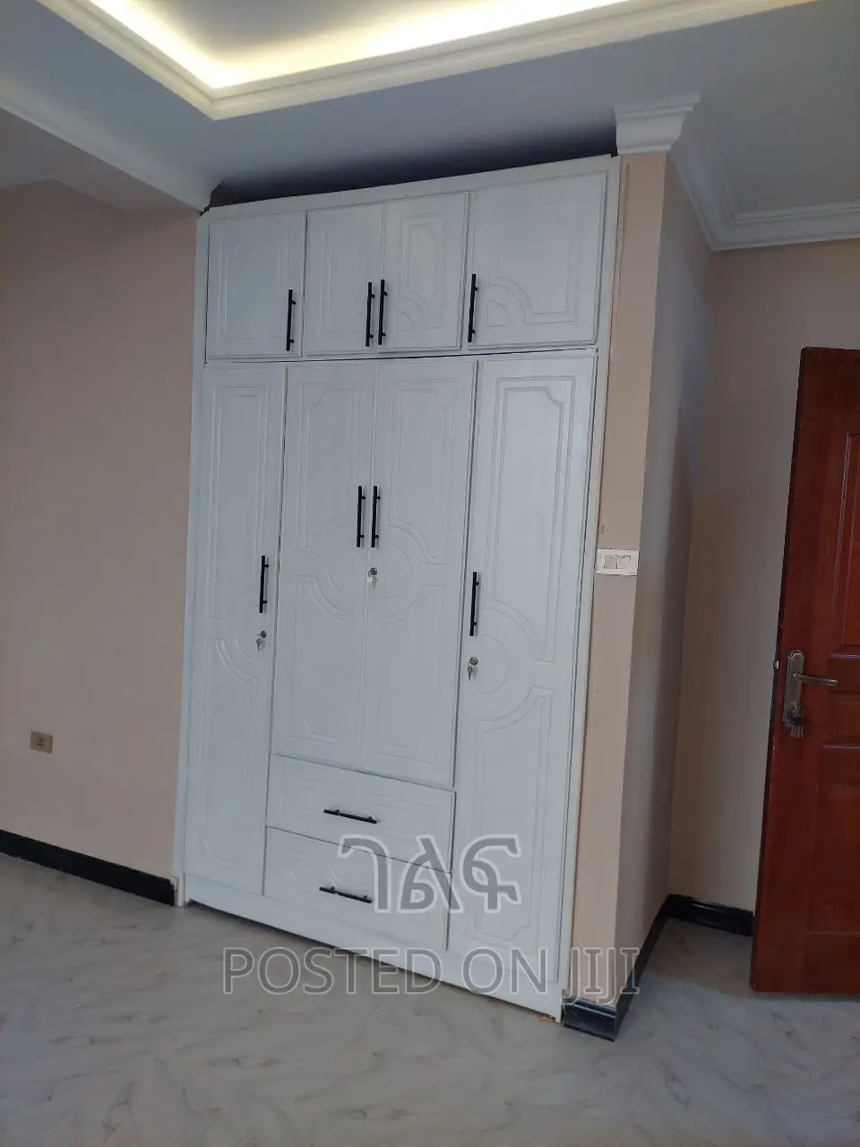 3bdrm Apartment in ቅንጡ 40/60 ሁሉንም ነገር, Bole for sale