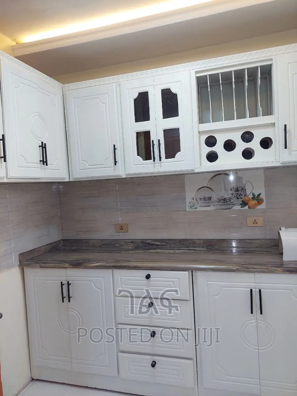 3bdrm Apartment in ቅንጡ 40/60 ሁሉንም ነገር, Bole for sale