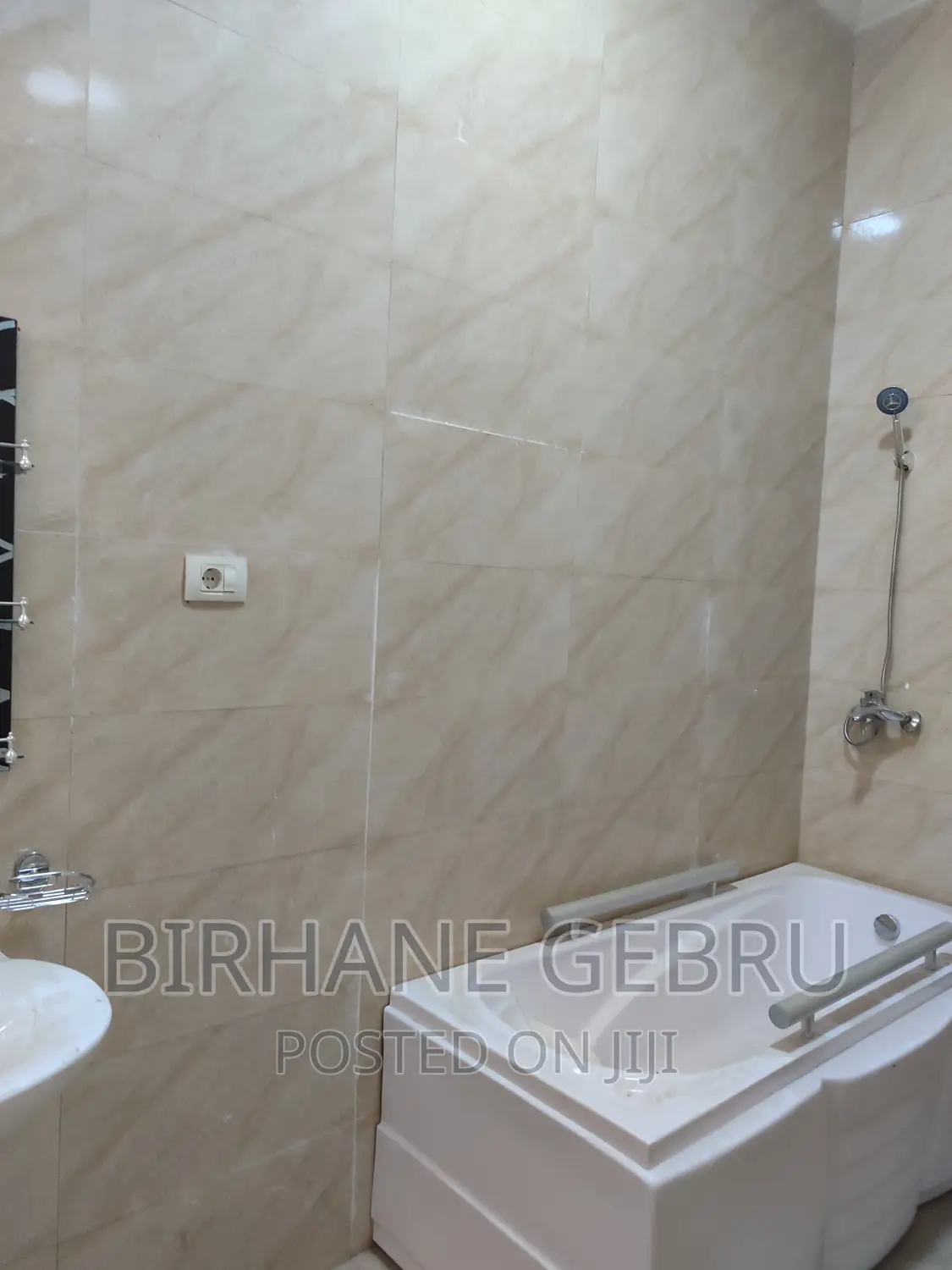 5bdrm House in Villa, Bole for rent