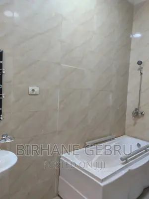 5bdrm House in Villa, Bole for rent