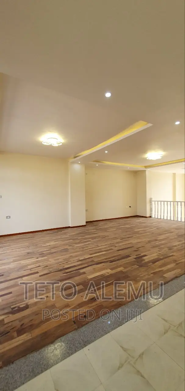 7bdrm House in የሚሸጥ ቤት እግዚአብሔር አብ, Bole for sale