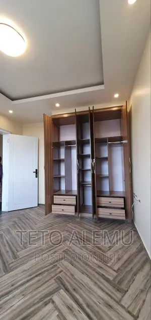 7bdrm House in የሚሸጥ ቤት እግዚአብሔር አብ, Bole for sale