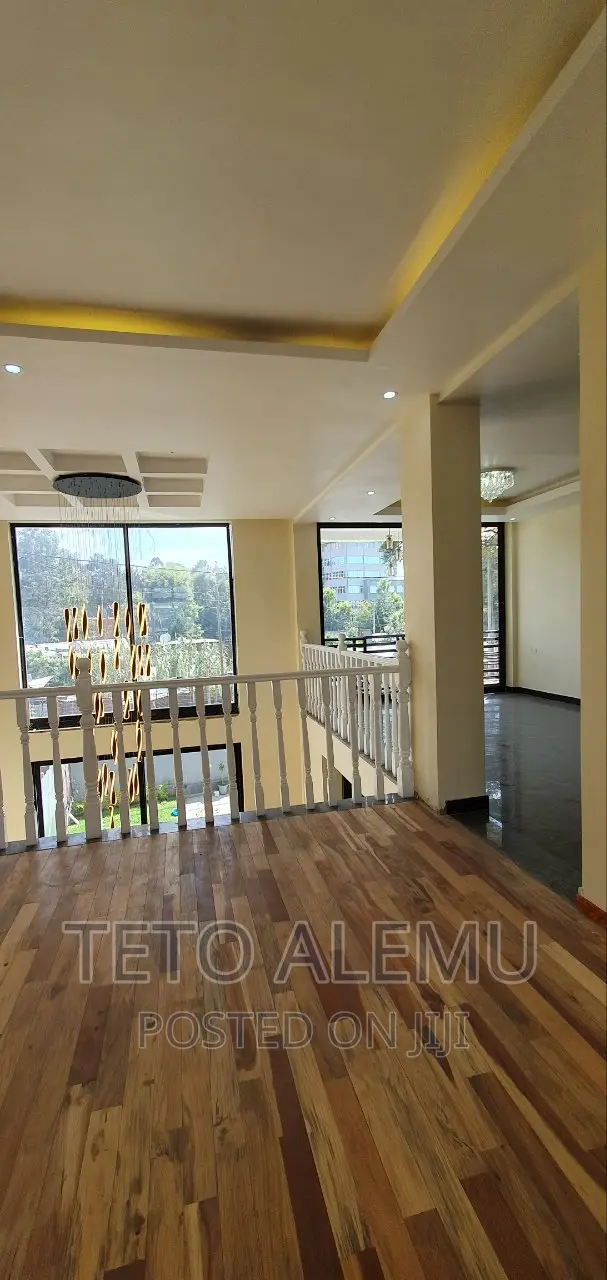 7bdrm House in የሚሸጥ ቤት እግዚአብሔር አብ, Bole for sale