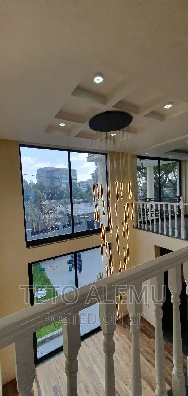 7bdrm House in የሚሸጥ ቤት እግዚአብሔር አብ, Bole for sale