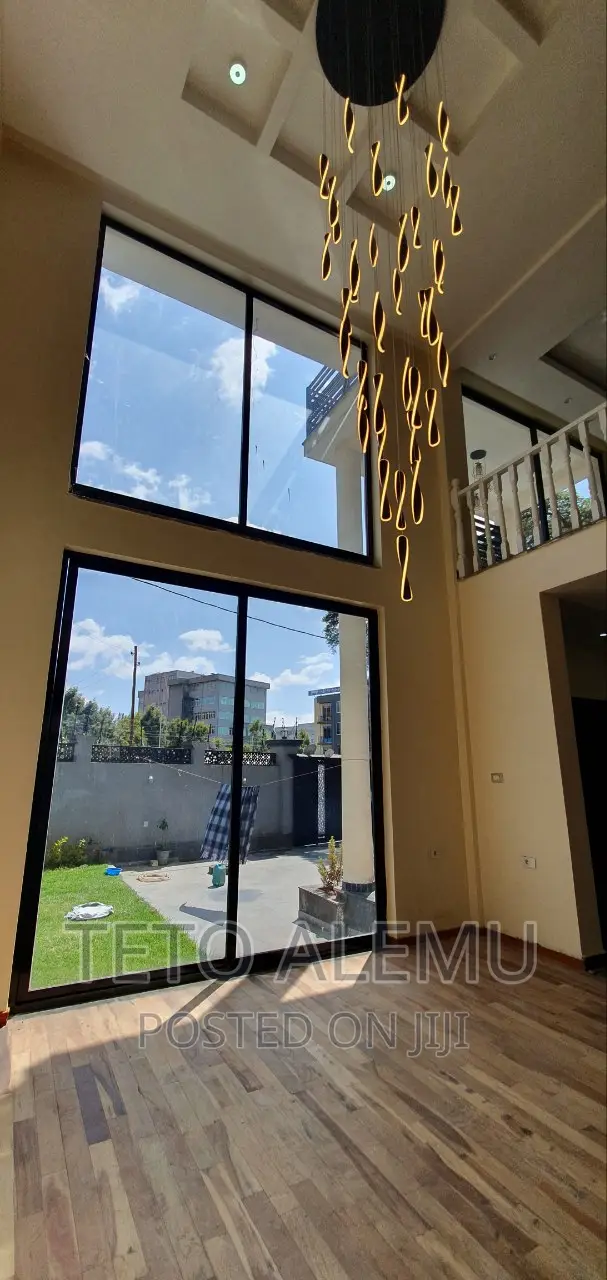 7bdrm House in የሚሸጥ ቤት እግዚአብሔር አብ, Bole for sale