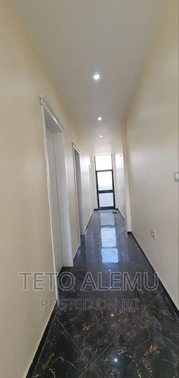 7bdrm House in የሚሸጥ ቤት እግዚአብሔር አብ, Bole for sale