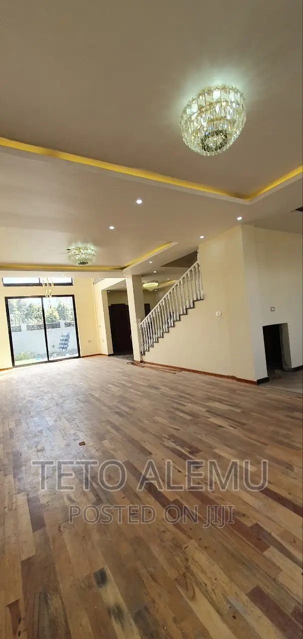 7bdrm House in የሚሸጥ ቤት እግዚአብሔር አብ, Bole for sale