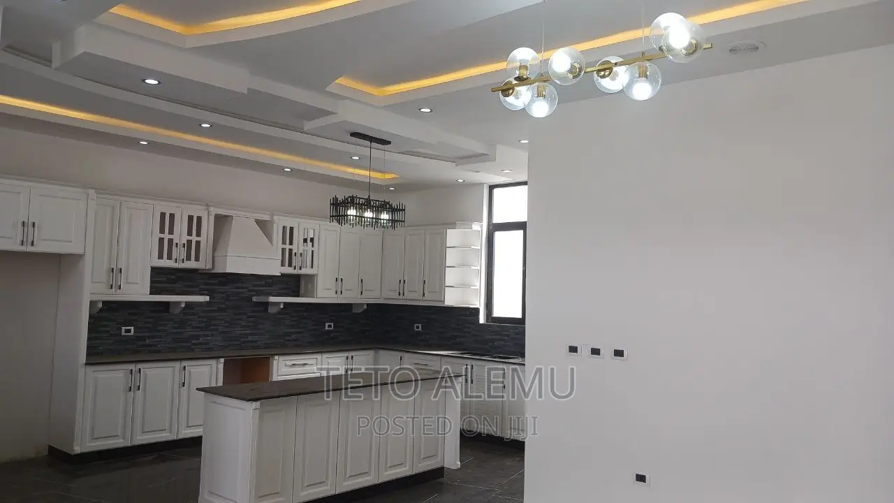4bdrm House in የሚሸጥ ቤት ሰሚት 72 አካባቢ, Bole for sale
