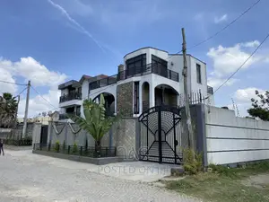 7bdrm House in ቅንጡ መኖሪያ ቤት አምቼ መገናኛ, Bole for sale