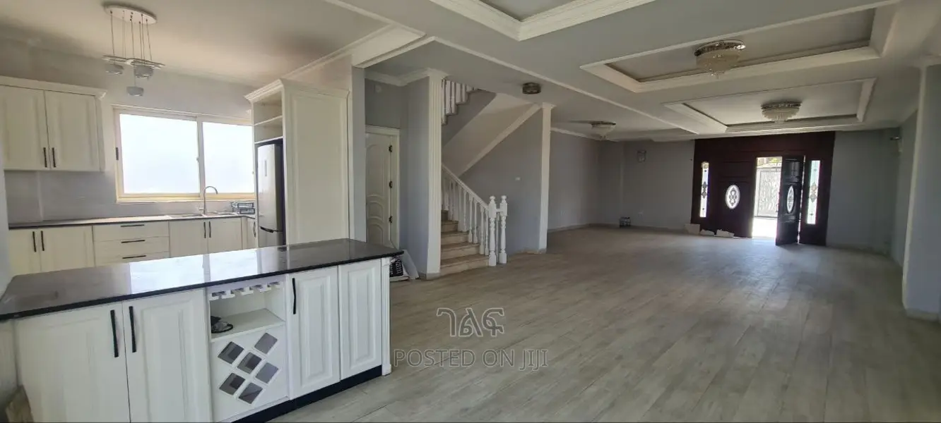 7bdrm House in ቅንጡ መኖሪያ ቤት አምቼ መገናኛ, Bole for sale