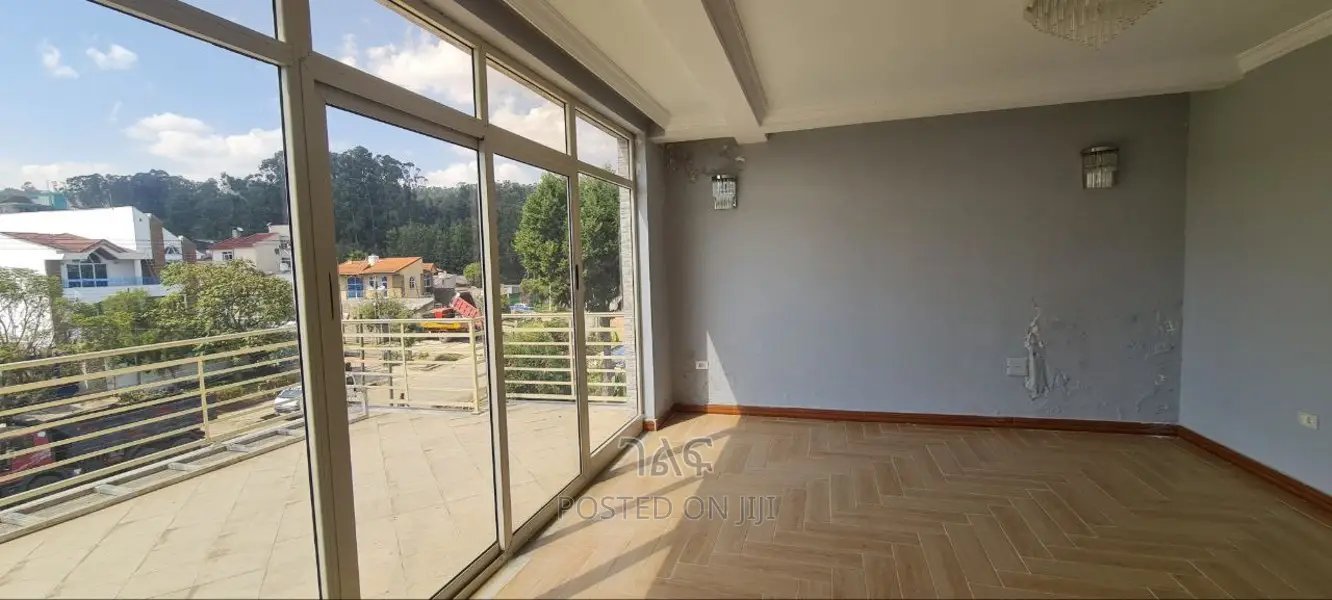 7bdrm House in ቅንጡ መኖሪያ ቤት አምቼ መገናኛ, Bole for sale
