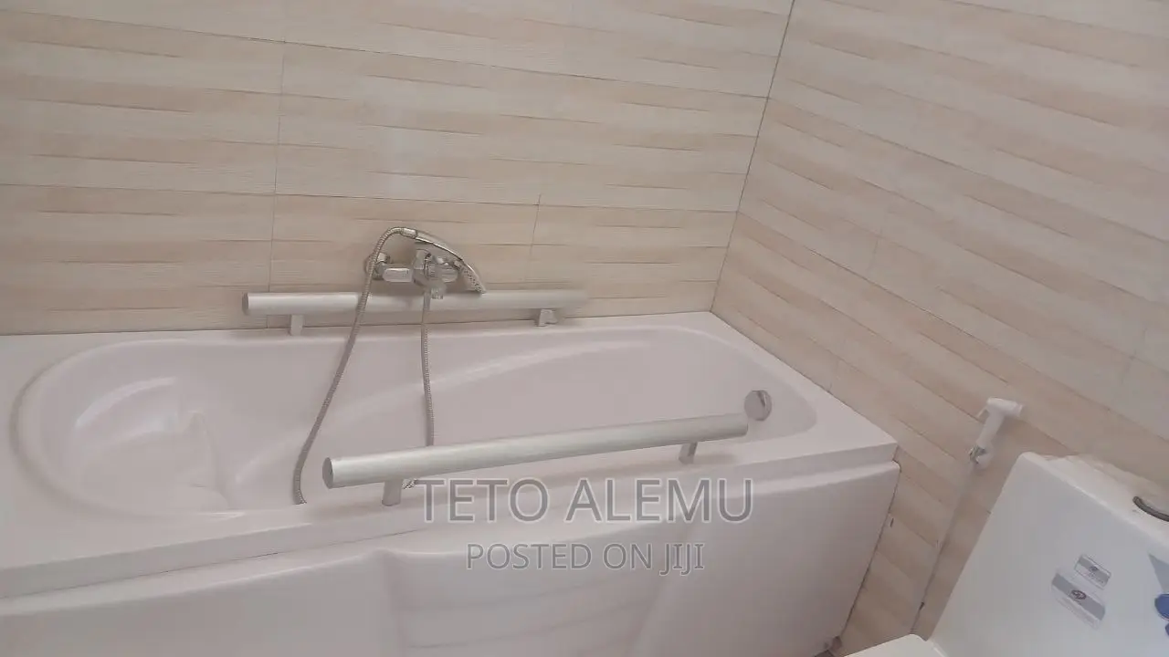 5bdrm House in የሚሸጥ ቤት ሰሚት 72 አካባቢ, Bole for sale