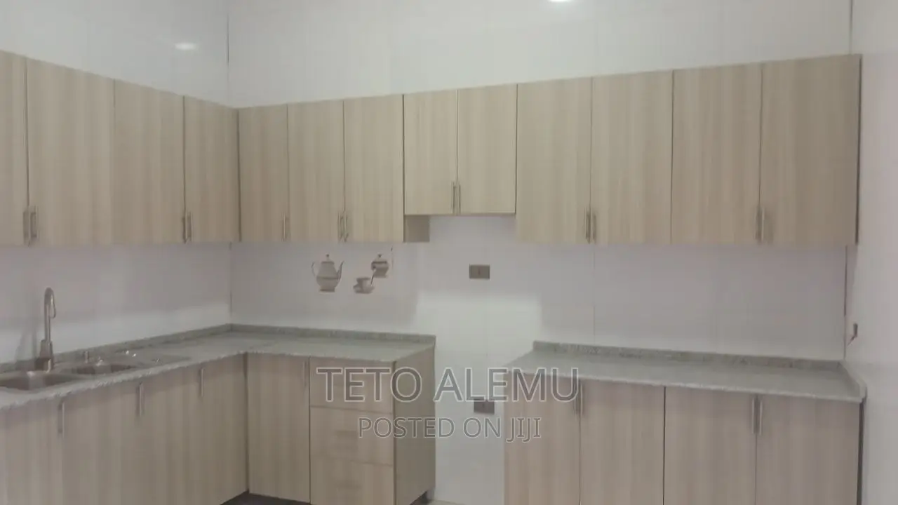 5bdrm House in የሚሸጥ ቤት ሰሚት 72 አካባቢ, Bole for sale