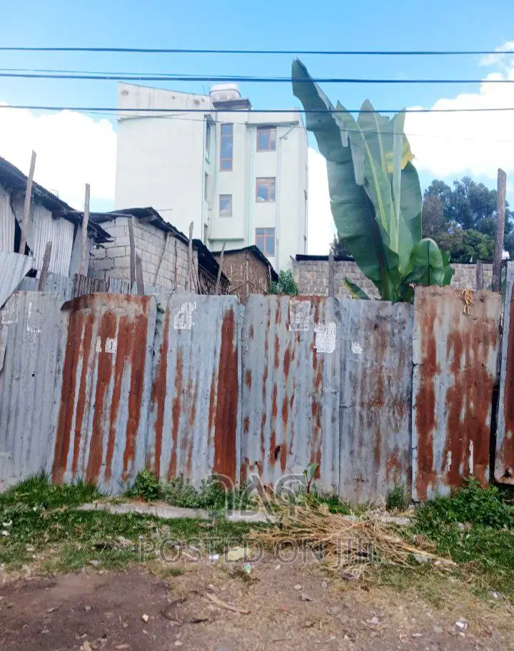 አስኳይ የሚሸጥ ቦታ ጉርድ ሾላ 550 ካሬ