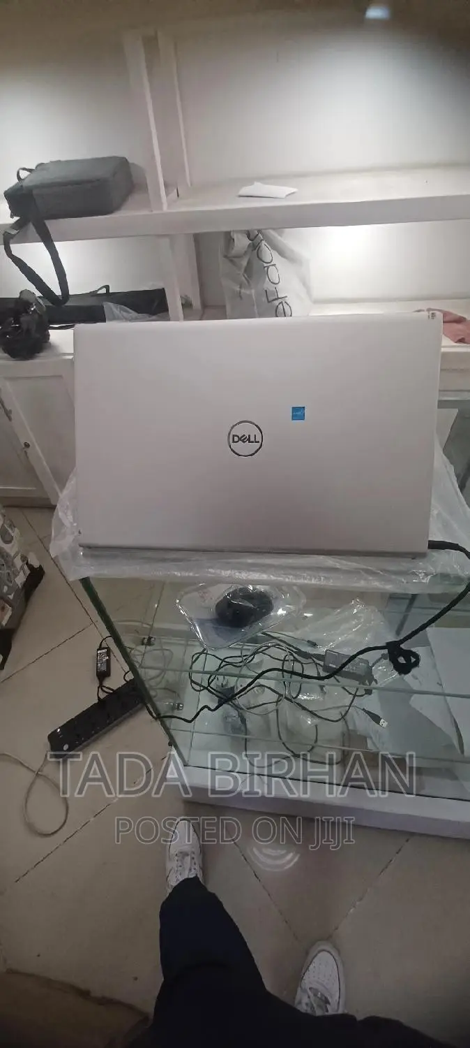 New Laptop Dell Inspiron 15 16GB Intel Core I7 SSD 512GB