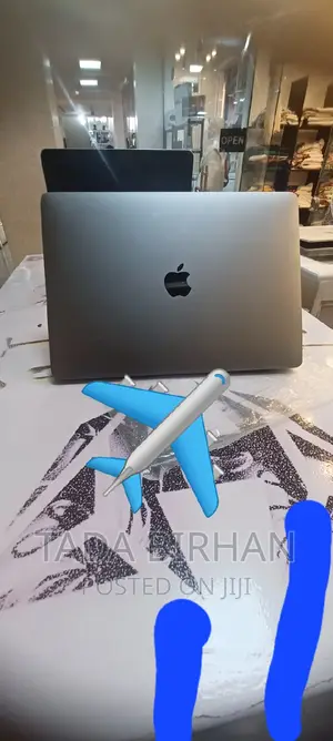 Laptop Apple MacBook Pro 2017 8GB Intel Core I5 SSD 256GB