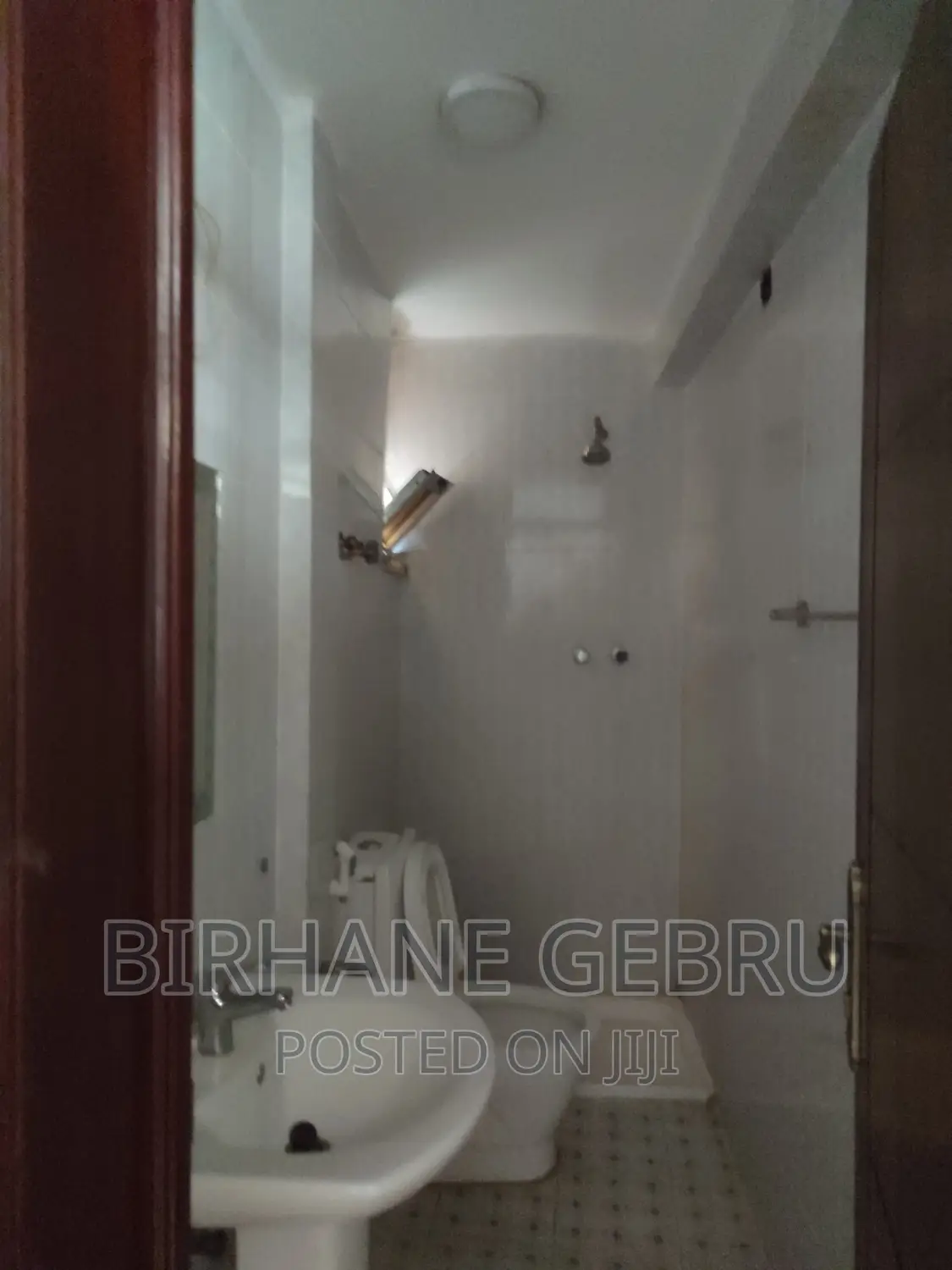 5bdrm House in House, Bole for rent