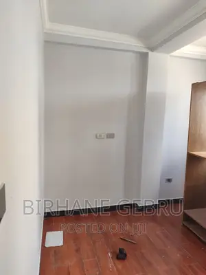 5bdrm House in House, Bole for rent