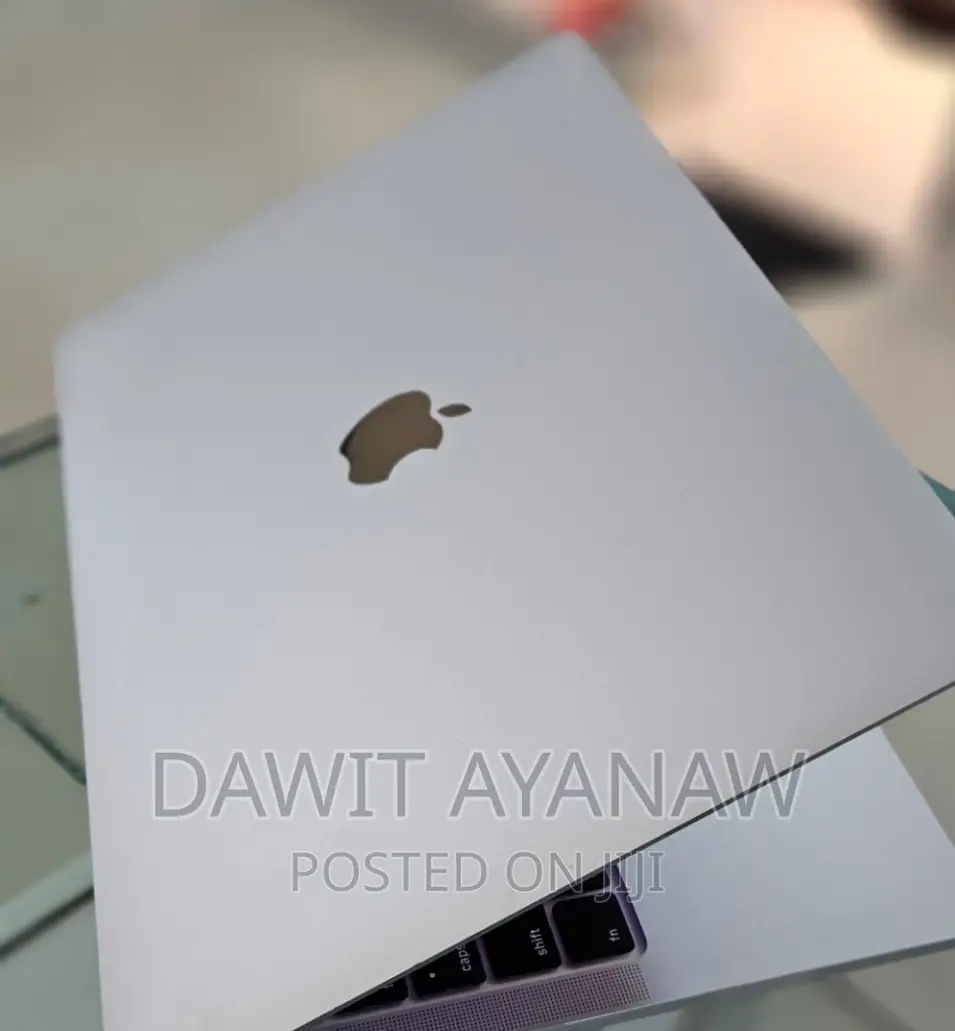 New Laptop Apple MacBook Pro 2020 16GB Intel Core I5 SSD 1T