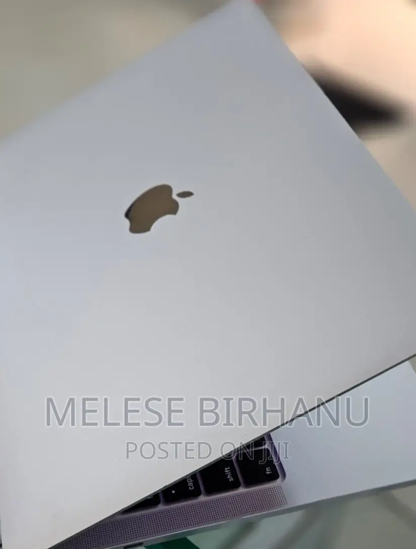 New Laptop Apple MacBook 2020 16GB Intel Core I5 SSD 1T