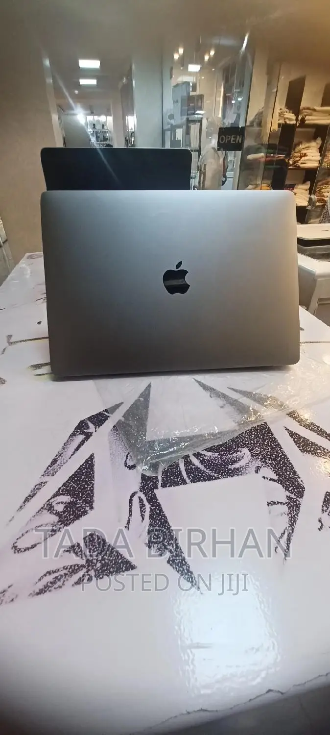 Laptop Apple MacBook Pro 2017 8GB Intel Core I5 SSD 256GB