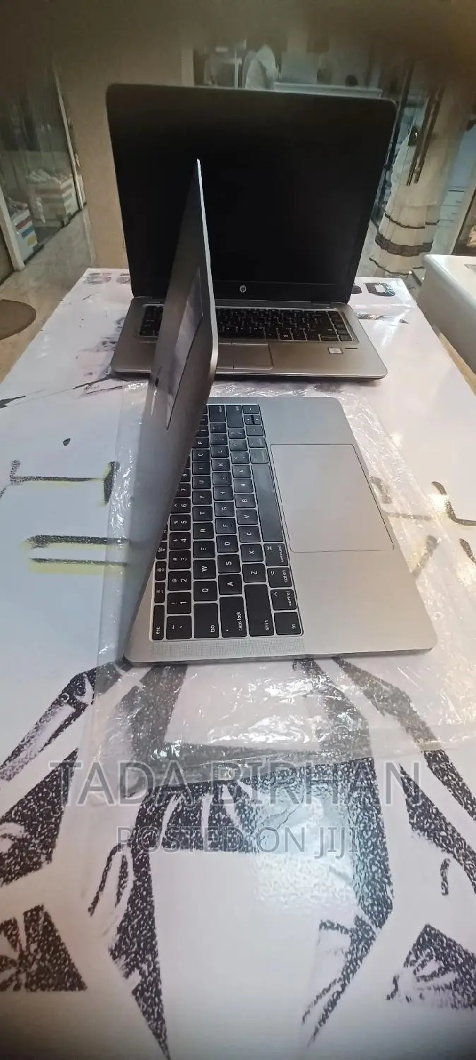 Laptop Apple MacBook Pro 2017 8GB Intel Core I5 SSD 256GB