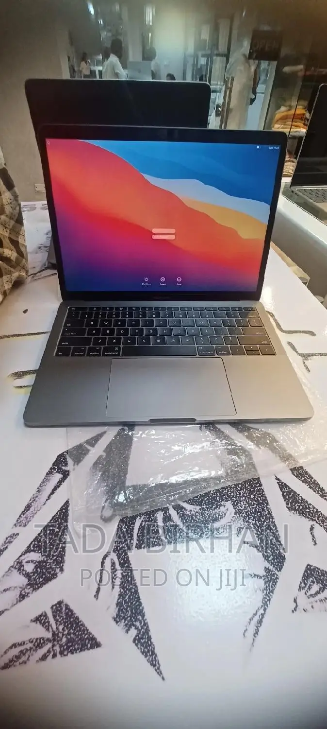 Laptop Apple MacBook Pro 2017 8GB Intel Core I5 SSD 256GB