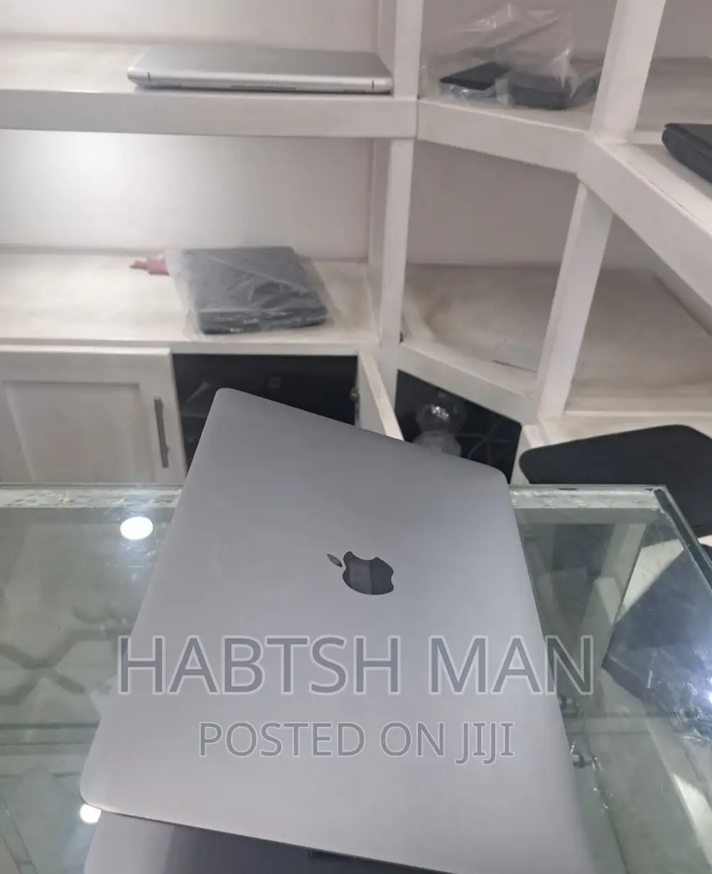 New Laptop Apple MacBook Pro 2017 8GB Intel Core I5 SSD 256GB