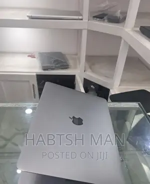 New Laptop Apple MacBook Pro 2017 8GB Intel Core I5 SSD 256GB