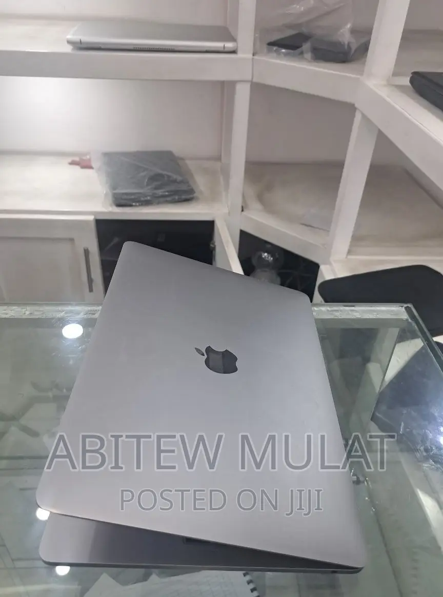 New Laptop Apple MacBook Pro 2017 8GB Intel Core I5 SSD 256GB