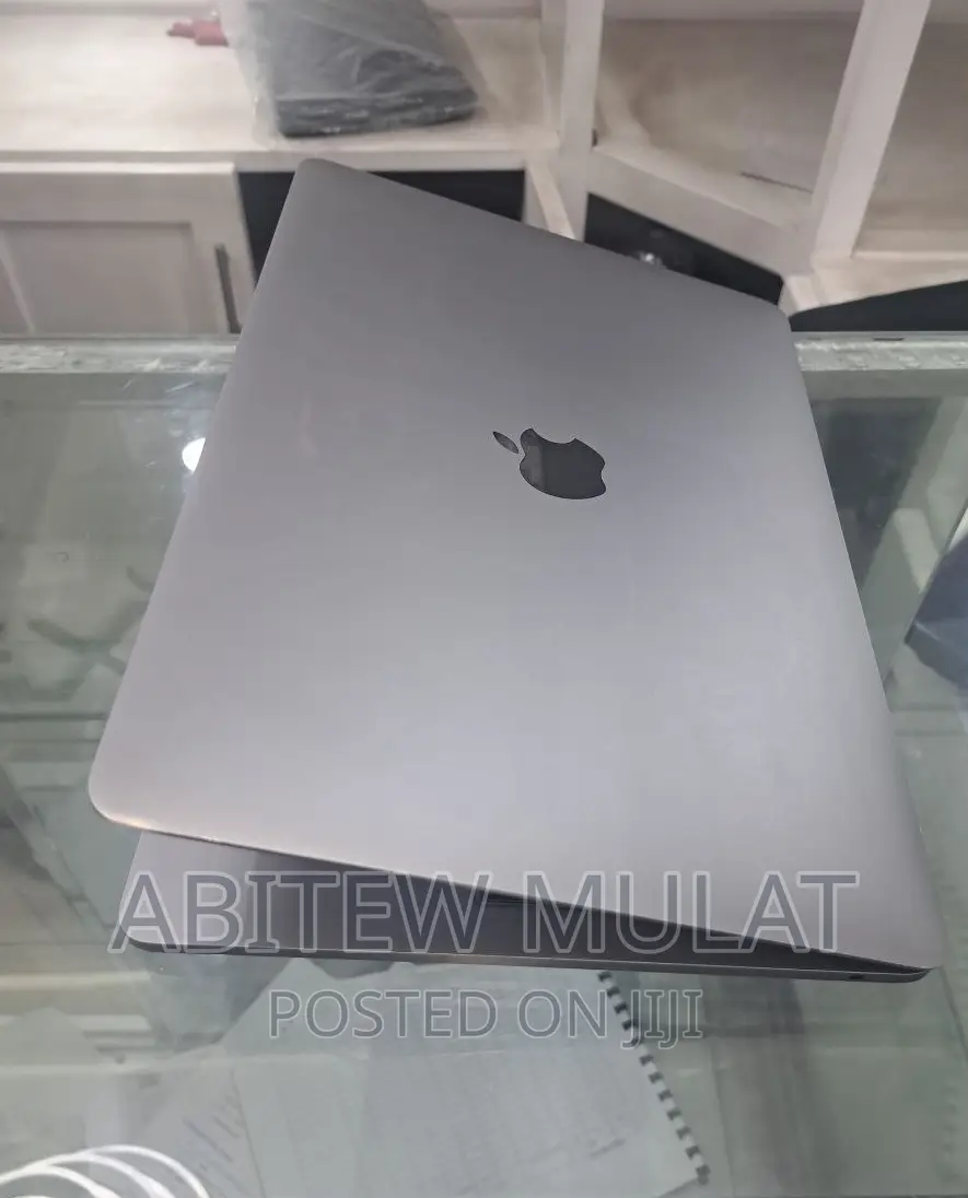 New Laptop Apple MacBook Pro 2017 8GB Intel Core I5 SSD 256GB