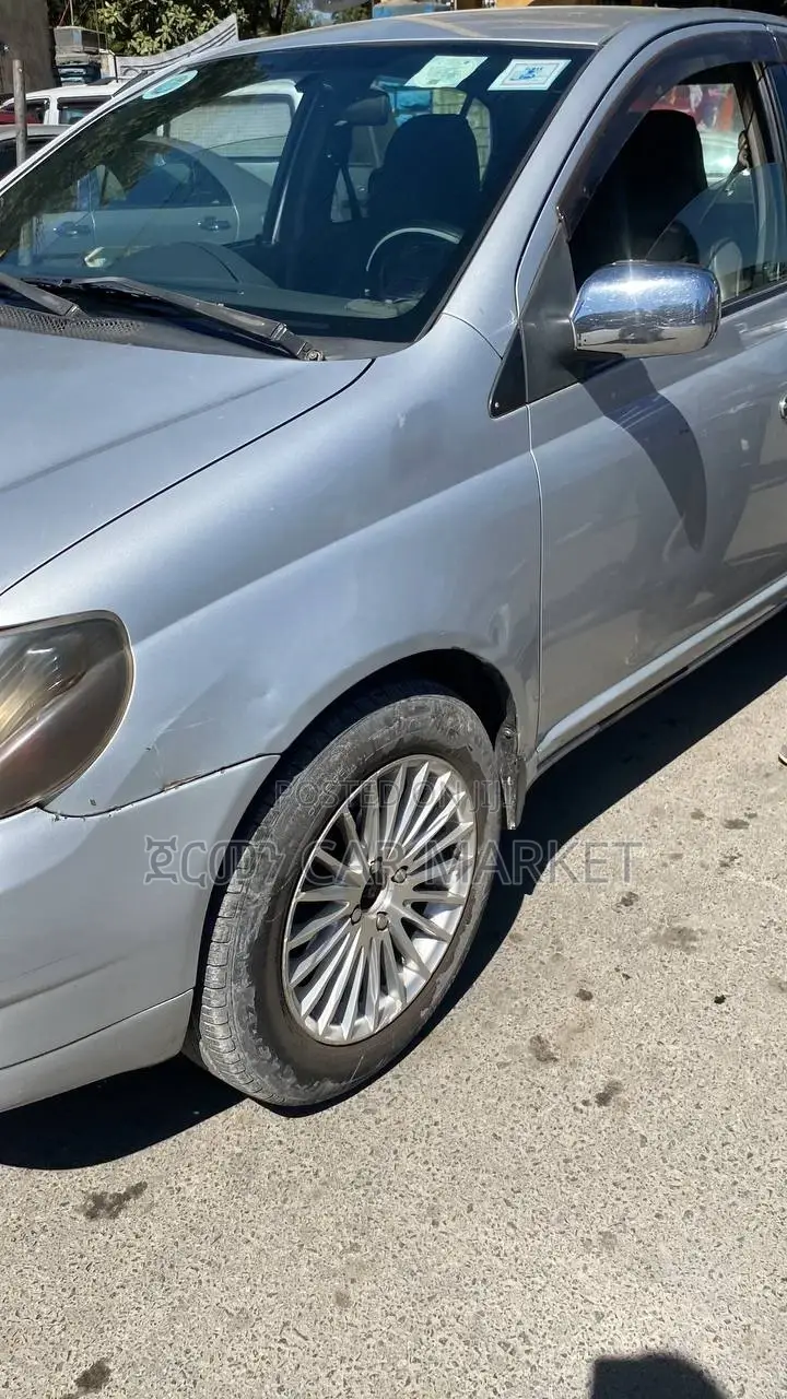 Toyota Platz 2003 Silver