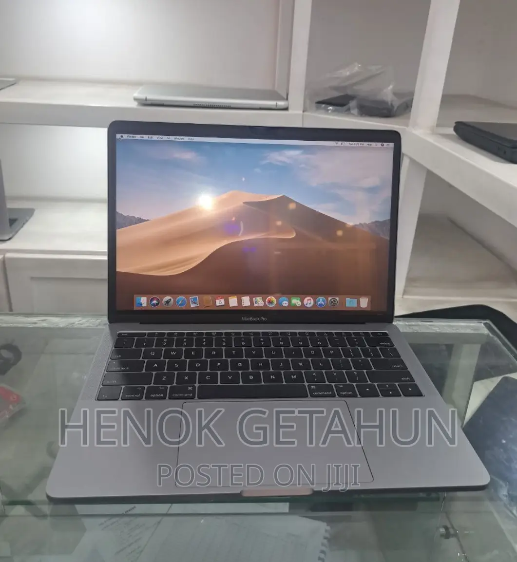 New Laptop Apple MacBook Pro 2017 8GB Intel Core i5 SSD 256GB