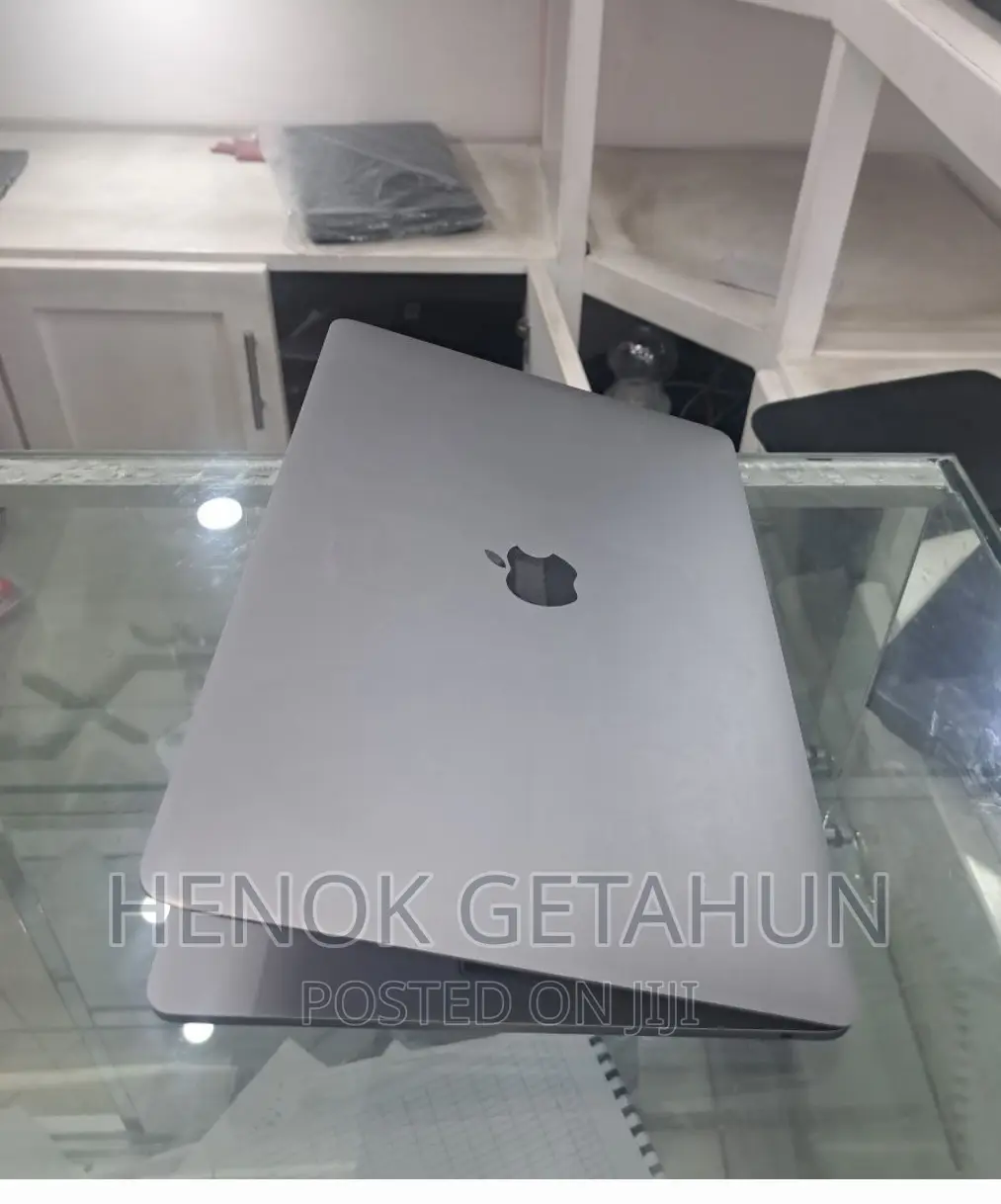 New Laptop Apple MacBook Pro 2017 8GB Intel Core i5 SSD 256GB