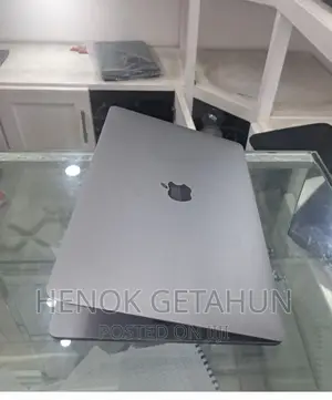 New Laptop Apple MacBook Pro 2017 8GB Intel Core i5 SSD 256GB