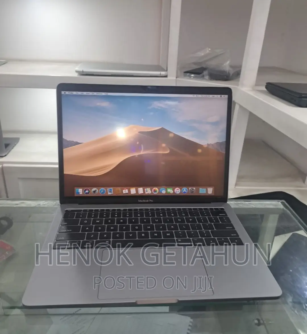 New Laptop Apple MacBook Pro 2017 8GB Intel Core i5 SSD 256GB