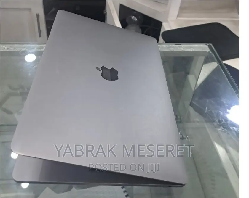 New Laptop Apple MacBook Pro 2017 8GB Intel Core I5 SSD 256GB