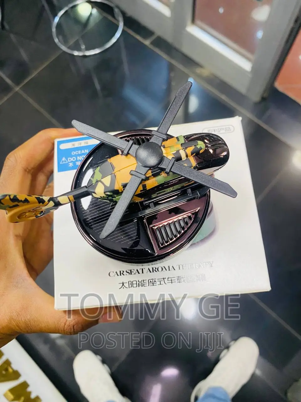 በ Solar የሚሰራ የመኪና Fragrances ፀሀይ ሲነካው በራሱ ሚሽከረከር በ ፀሀይ