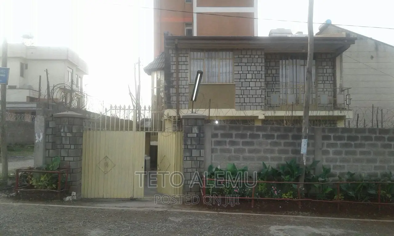 4bdrm House in የሚሸጥ ቤት ቦሌ ሚካኤል አካባቢ, Bole for sale