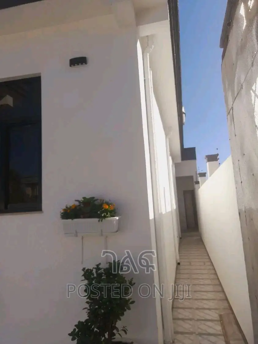 3bdrm Villa in 🏘አስቸኳይ የሚሸጥ
 ሳሚት ፍየል, Bole for sale